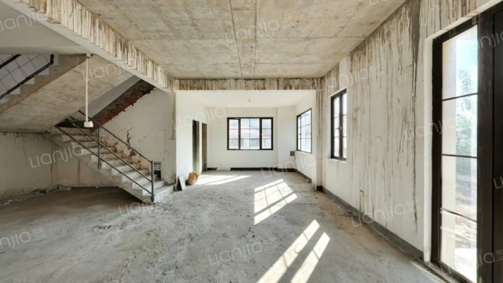 双拼湖滨别墅区二手房实景图