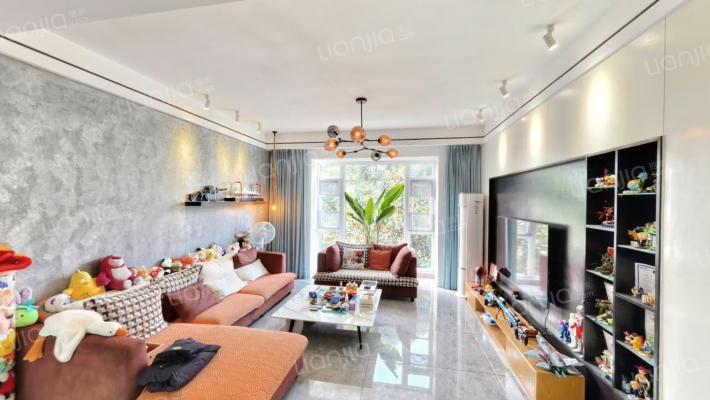 蔚蓝花城B区二手房实景图