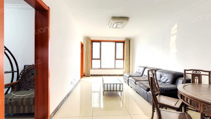 房本满二，业主诚意出售，看房有密码-客厅