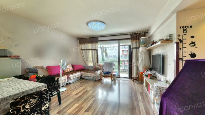 万科魅力之城一期二手房实景图