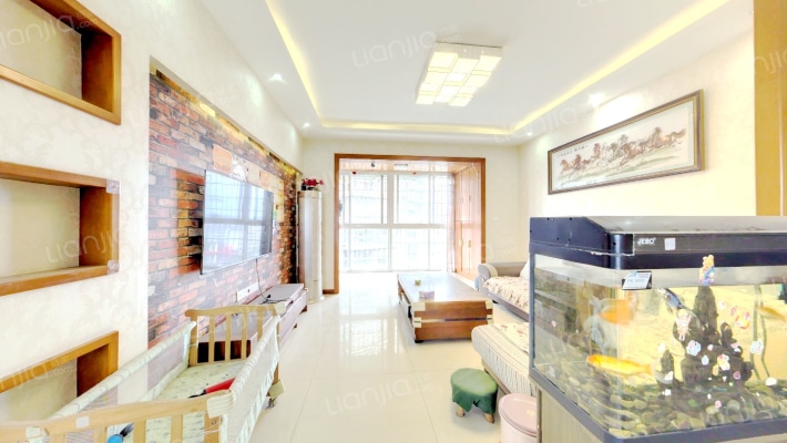 美的年华二手房实景图