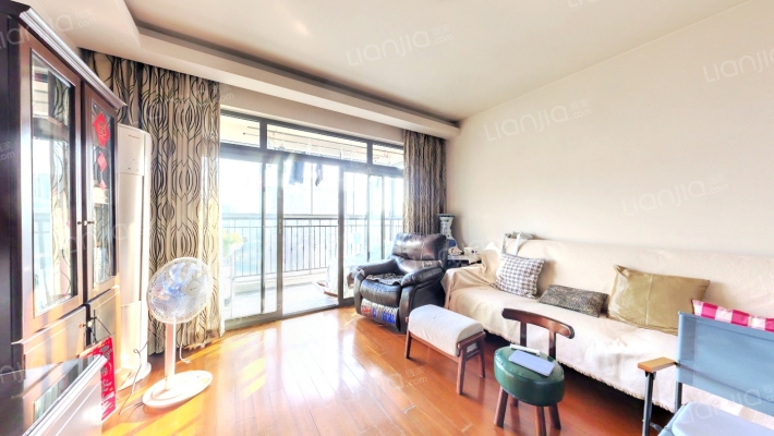 名门河滨花园二手房实景图