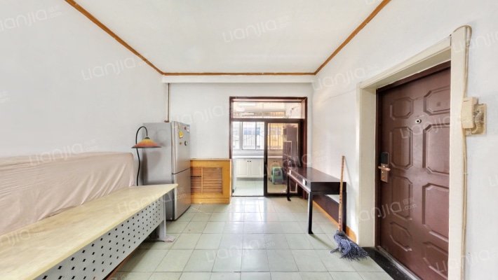 城堡酒店住宅小区二手房实景图