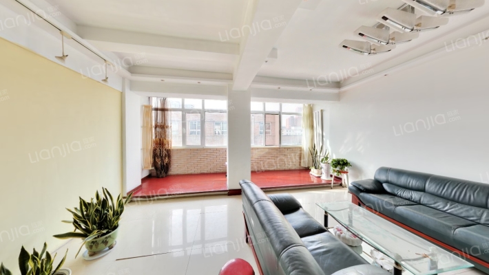 戏校宿舍二手房实景图