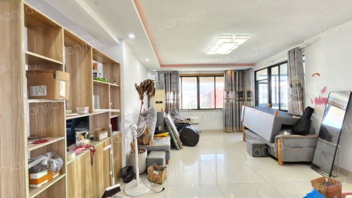 巴黎春天二手房实景图