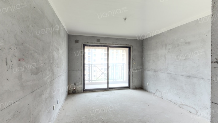 普罗旺斯小镇二手房实景图