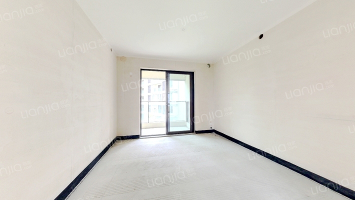 龙湖颐天展图森镜二手房实景图