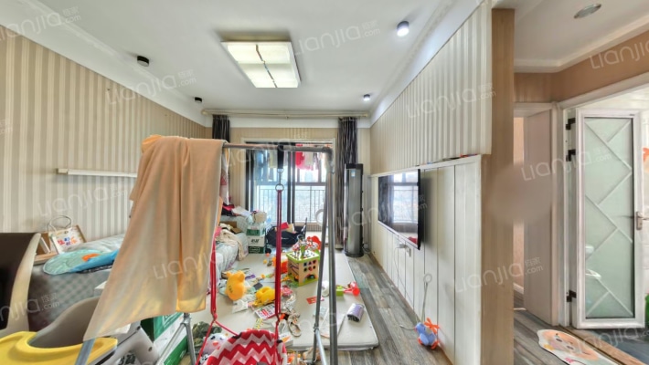 中海万锦江城二手房实景图