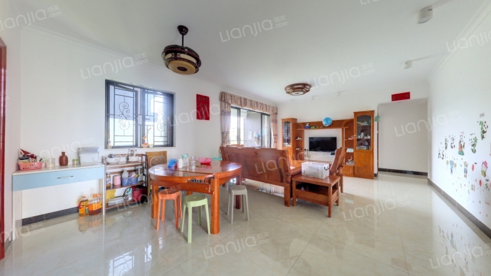 港航华庭二手房实景图