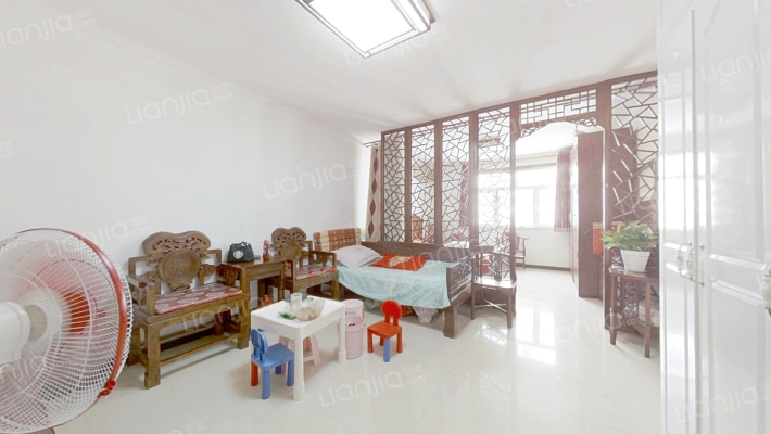 东方润龙二期二手房实景图