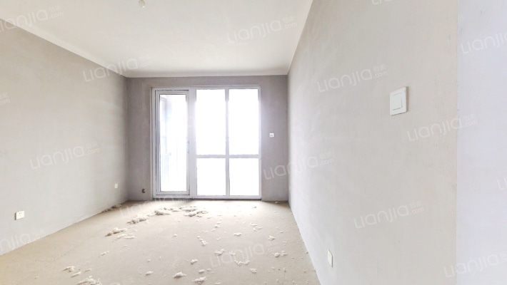 南北通透大三居，采光好，视野好，小区环境好-客厅