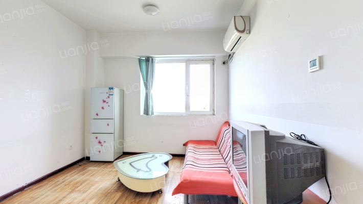 金竹花园，满五唯一，简装，无抵押无户口，东北向。-客厅