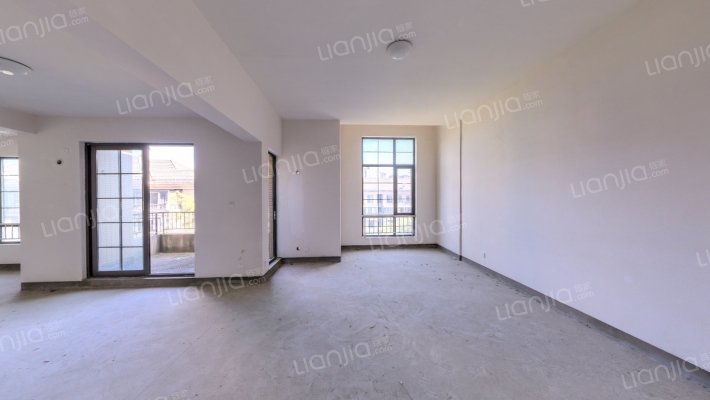 龙盛蓝郡二手房实景图