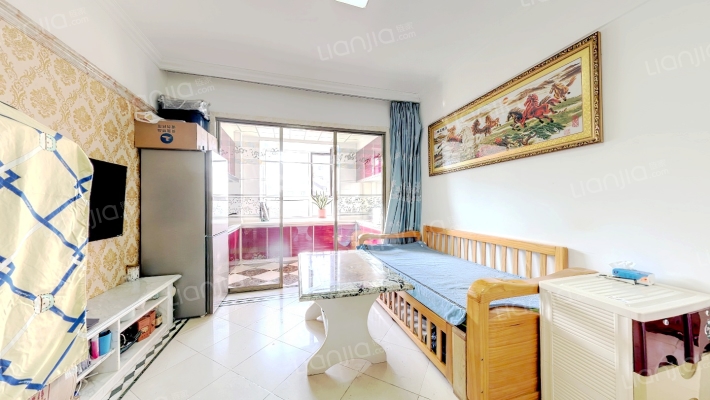 雯霆华苑二手房实景图