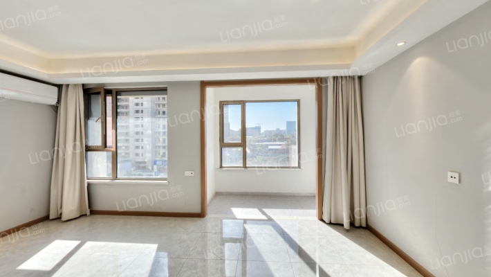 绿地国港新里城一期二手房实景图