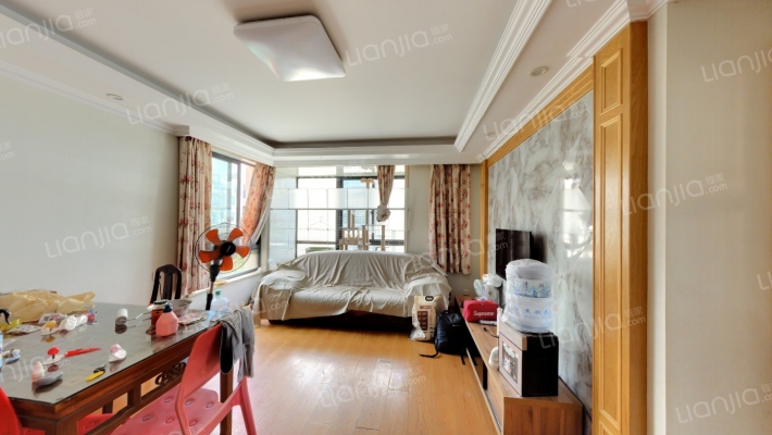 鸿港华庭二手房实景图