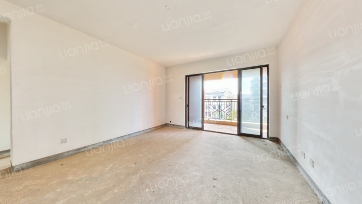 绿地国际博览城二期博峰二手房实景图