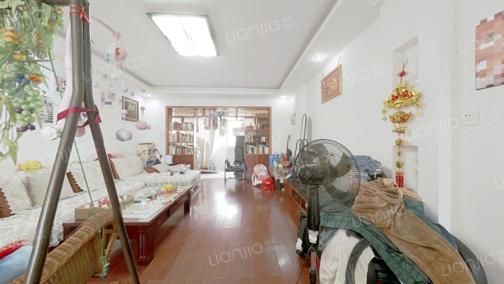 美罗江畔二手房实景图