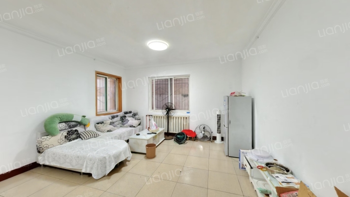 建秦苑小区二手房实景图