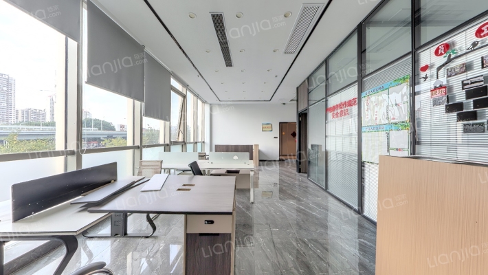 富力中心B区二手房实景图