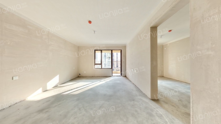 中梁龙玺台二手房实景图