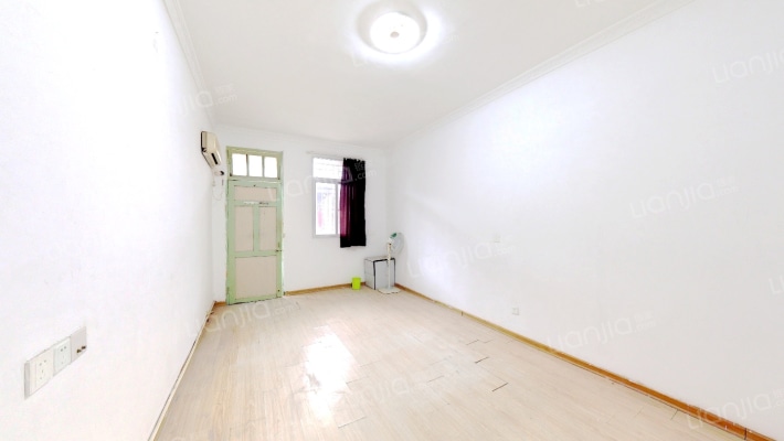 信托贸易公司宿舍二手房实景图