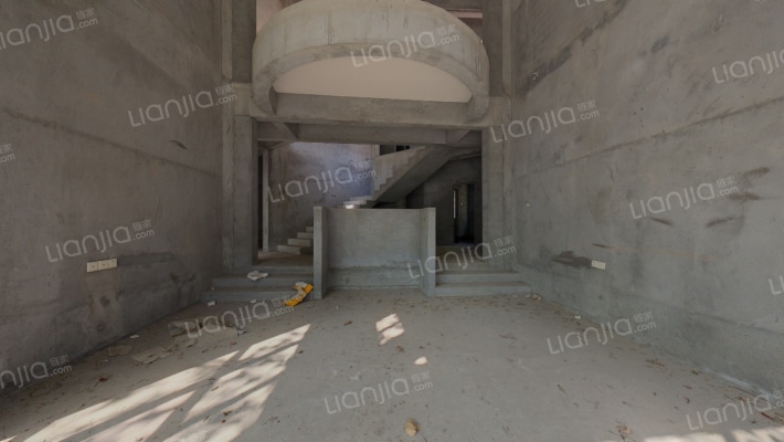 元一高尔夫别墅一期二手房实景图