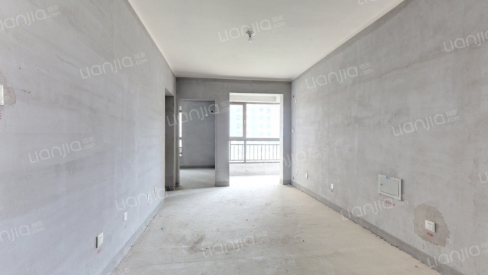 出售天伦湾小区，落地窗，集中供暖，环境优美二居室。-客厅