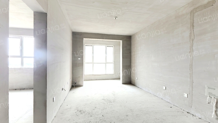 高铁经典南向小两居室  高楼层 全天采光 无遮挡-客厅