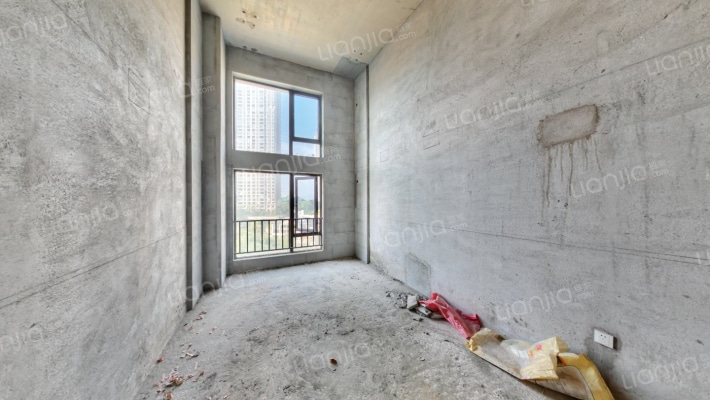 卓越江岸二手房实景图