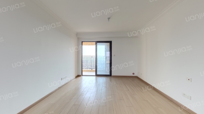 世茂龙湾八期二手房实景图