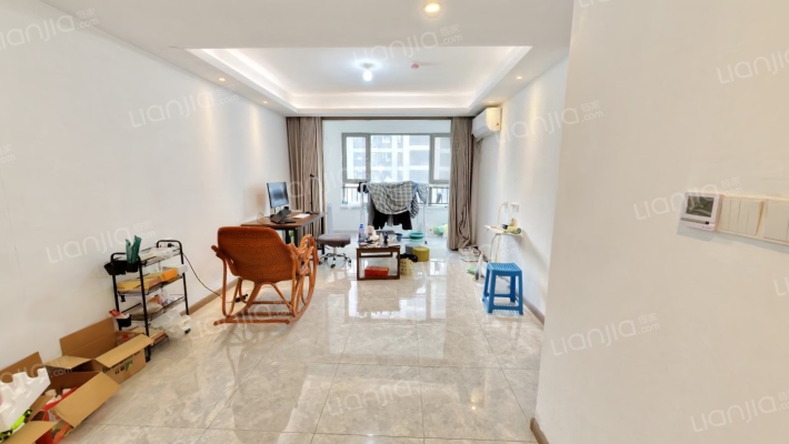 绿地国港新里城一期二手房实景图