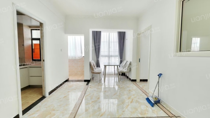 金地玫瑰公寓二手房实景图