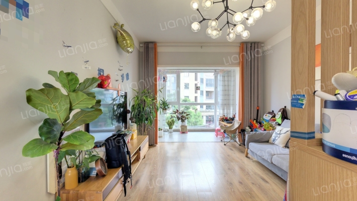 实力山语间二手房实景图