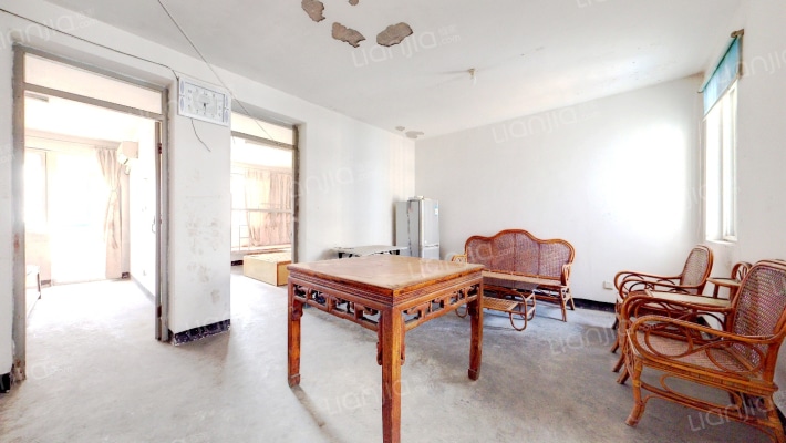 宝领新村二手房实景图