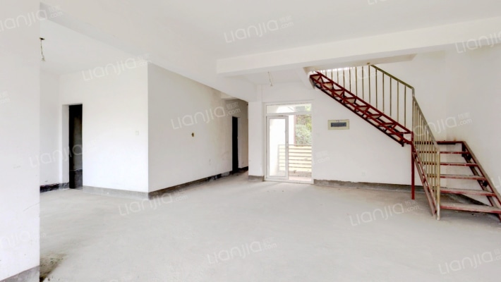 泓坊河畔二手房实景图