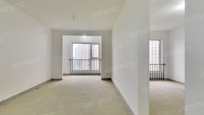 满五唯一 6号楼2居 毛坯 视野开阔 采光好-客厅