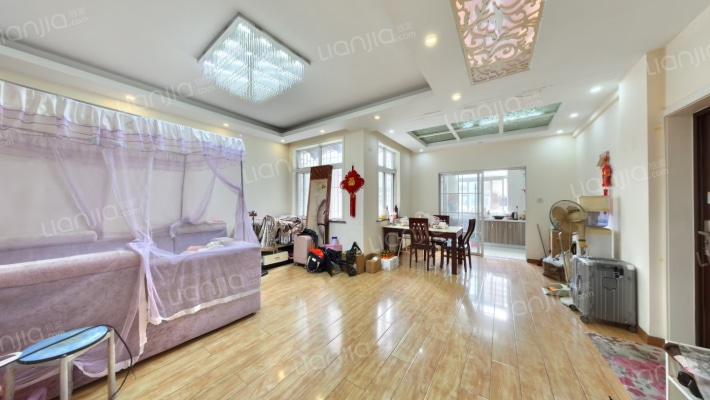 体育馆路12号二手房实景图