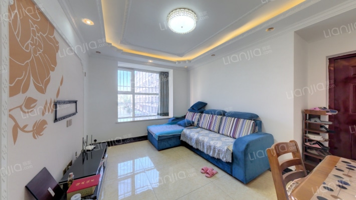 小区在市区位置好 正规一居室 户型方正 看房方便-客厅