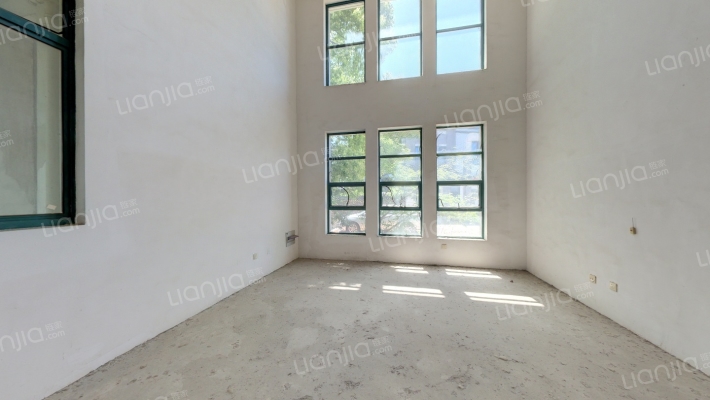 领岛别墅二手房实景图