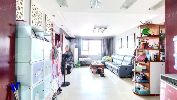 南向两居，精装修，好楼层，拎包入住-客厅