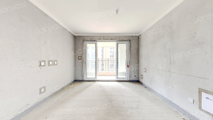 东站前府一期南苑二手房实景图