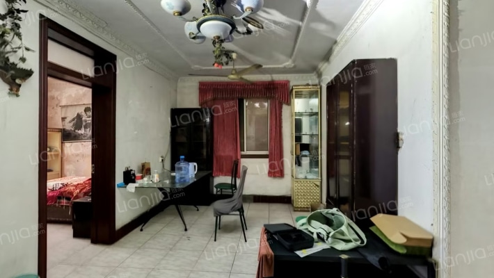 闫回小区二手房实景图