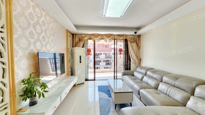 东峻芭堤花岸二手房实景图