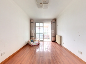 此房土地性质为划拨，不交增值税，公摊小有配房