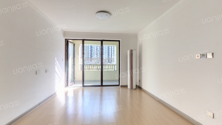 樾府国际 精装三居 带大阳台 三阳开泰通风好 有钥匙-客厅