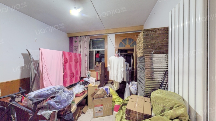 南阳路242号院二手房实景图