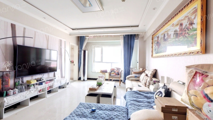 东兴北街弘德缘精装大三居，本满二年。-客厅