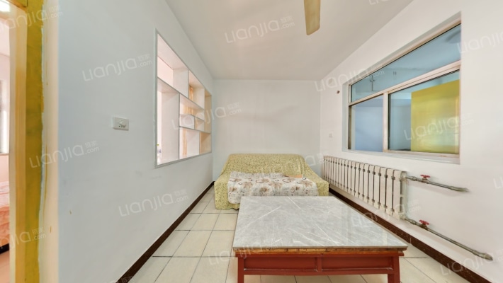 拖配厂家属院二手房实景图