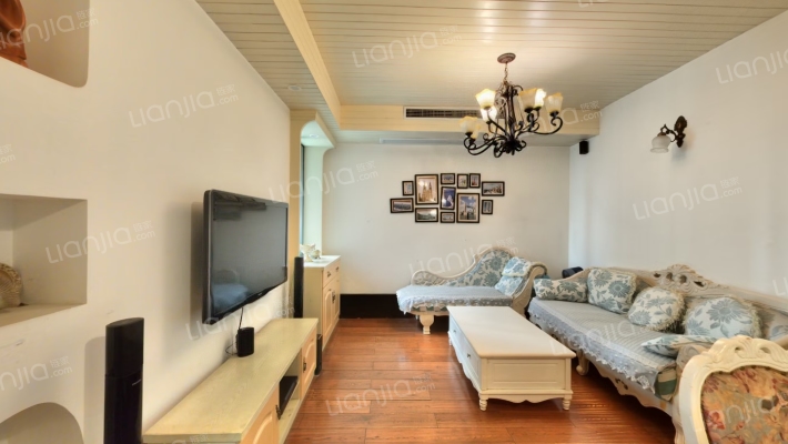 银爵世纪公寓二手房实景图